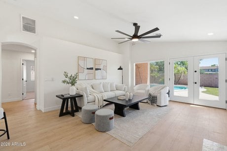 237 W Loma Vista St