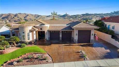 637 Marina Dr