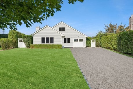 26 Meadowgrass Ln