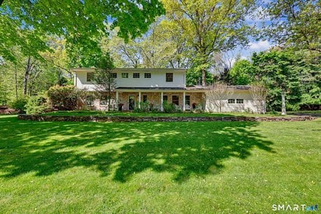 10 Grist Mill Ln