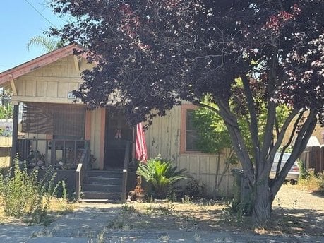 418 Vaughn Ave Units 1 & 2