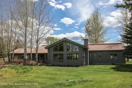 700 E Sagebrush Dr