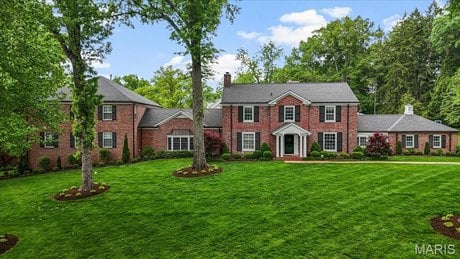 7 Greenbriar Dr