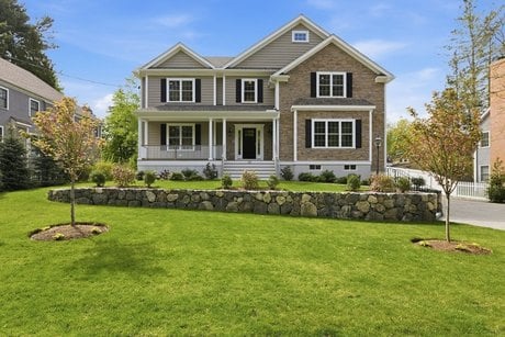 20 Larchmont Ln