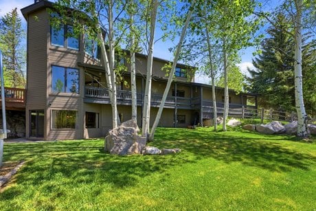 3021 Arabian Dr