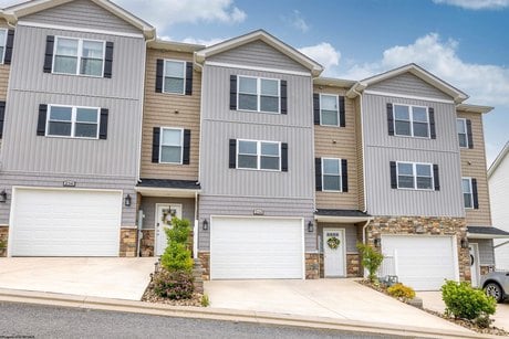 234 Red Oak Ln