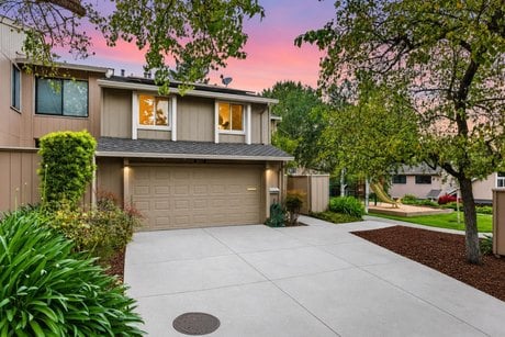 10157 Camberley Ln