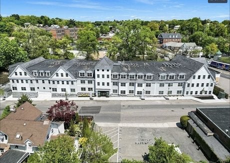 425 Lagrange St Apt 210