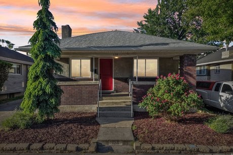 128 E Hampton Ave