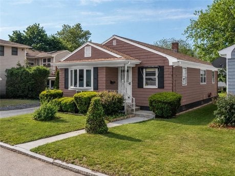 33 Alden St
