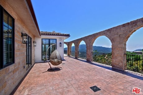 33182 and 33174 Mulholland Hwy