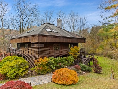 198 E Middle Patent Rd