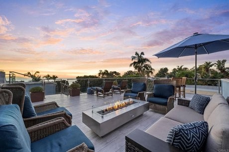 2122 Del Mar Heights Rd