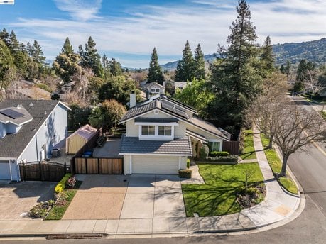 7358 Elmwood Cir