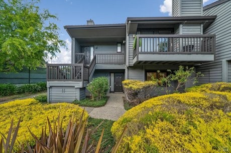 31 W Harbor Dr