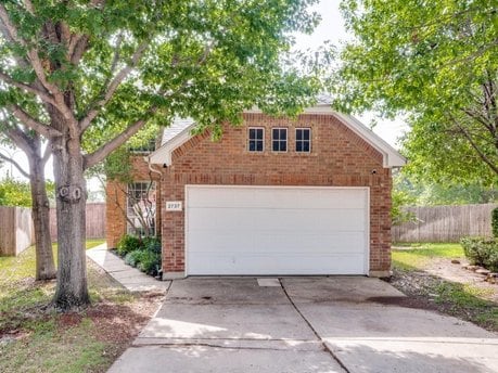 2737 Lynx Ln