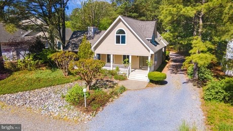 208 Pond View Dr