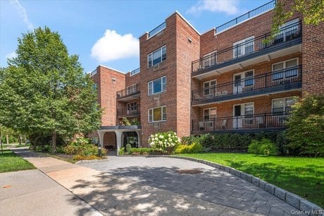 25 Chapel Pl Apt 1H