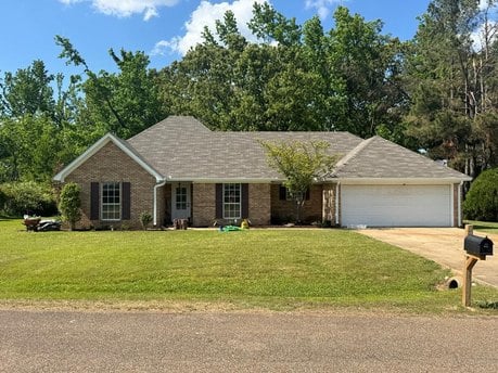 808 Deerfield Dr