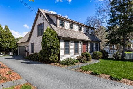 8 Fairview Ave