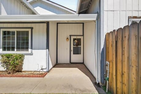 9353 Aizenberg Cir