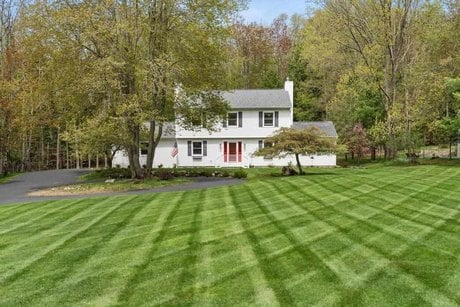 2450 Hemlock Ln
