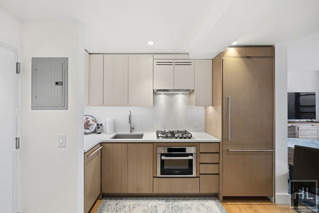 100 W 93rd St Apt 21E