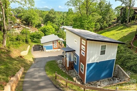 109 Thurland Ave