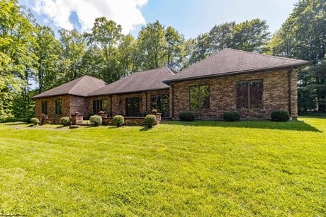 2386 Lakeside Ests