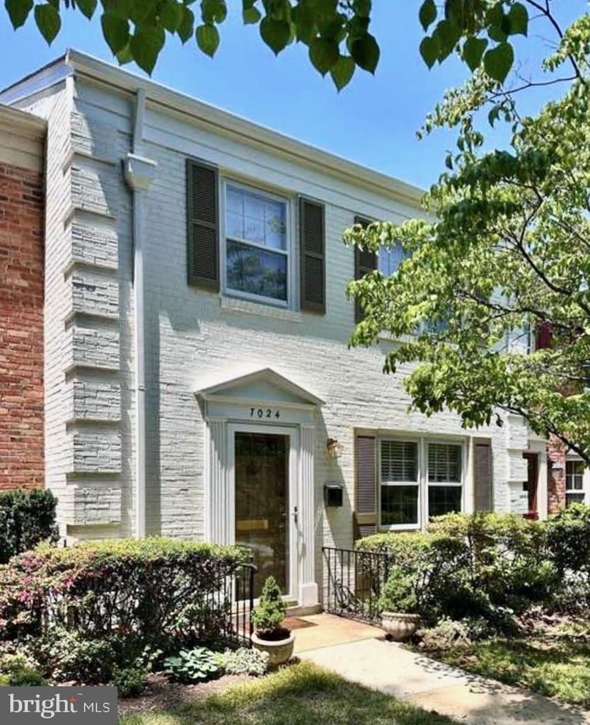 7024 Alicent Pl