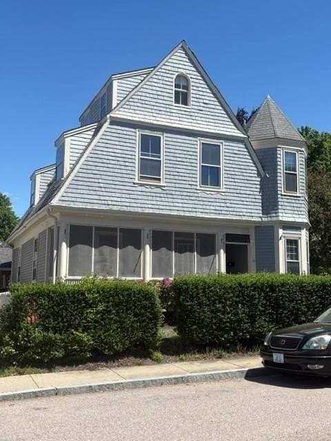4 Dresser St