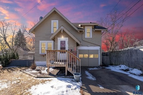 607 W 28th St