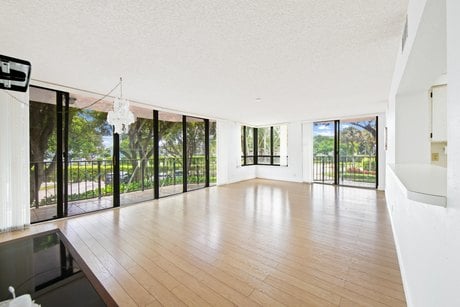 799 Jeffery St Apt 201
