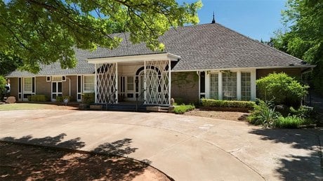 7104 Brentwood Rd