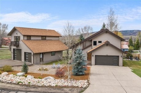 1791 and 1793 Meadow Ln