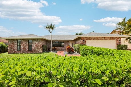 17679 Woodview Ter