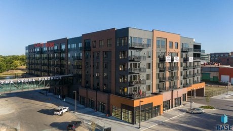 151 E 4th Pl Unit 606
