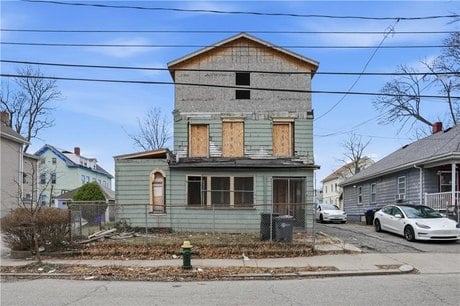 102 Superior St