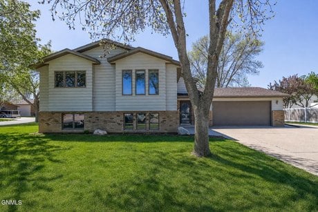 411 Laredo Dr