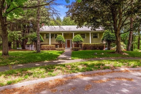 15 Conestoga Rd