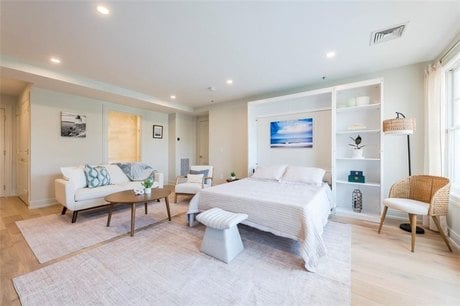 10 Brown and Howard Wharf Unit 102