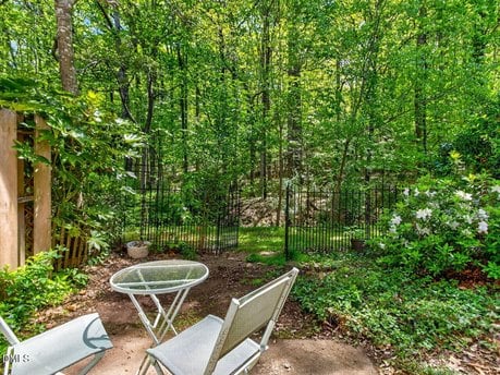 220 Elizabeth St Apt A3