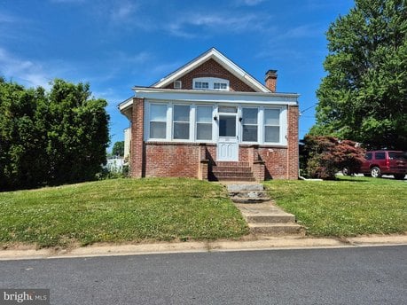 201 W Summit Ave