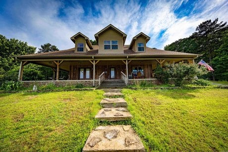 17607 Burlingame Rd