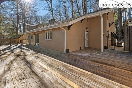 1300 Laurel Ln
