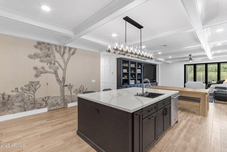 3746 E Vallejo Dr