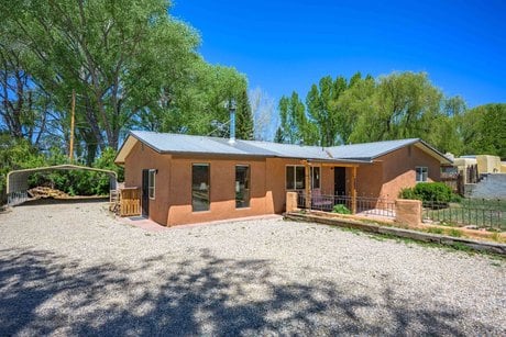 302 Santistevan Ln