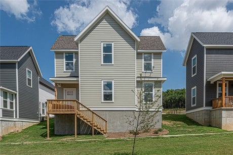 922 S Laramie Hts