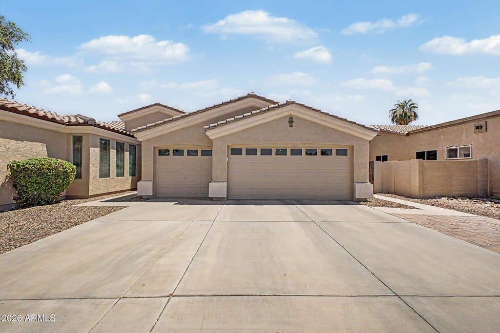 3293 E Red Oak Ln