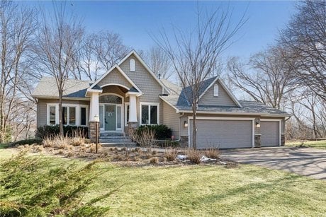 4424 Camelot Dr